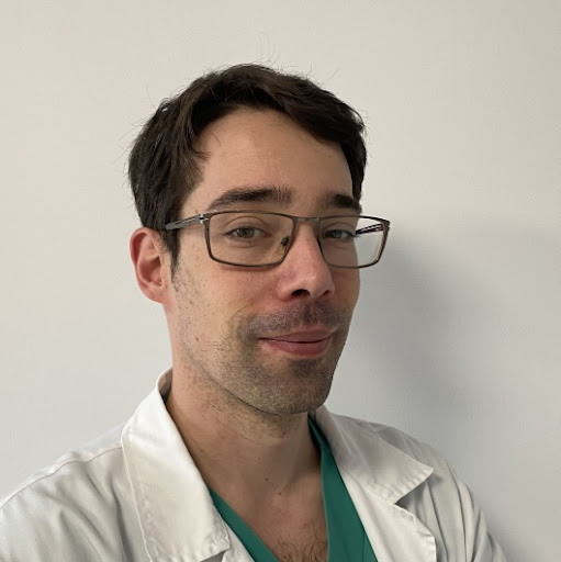 Dr. Miguel Artajona García, Cirujano oral y maxilofacial