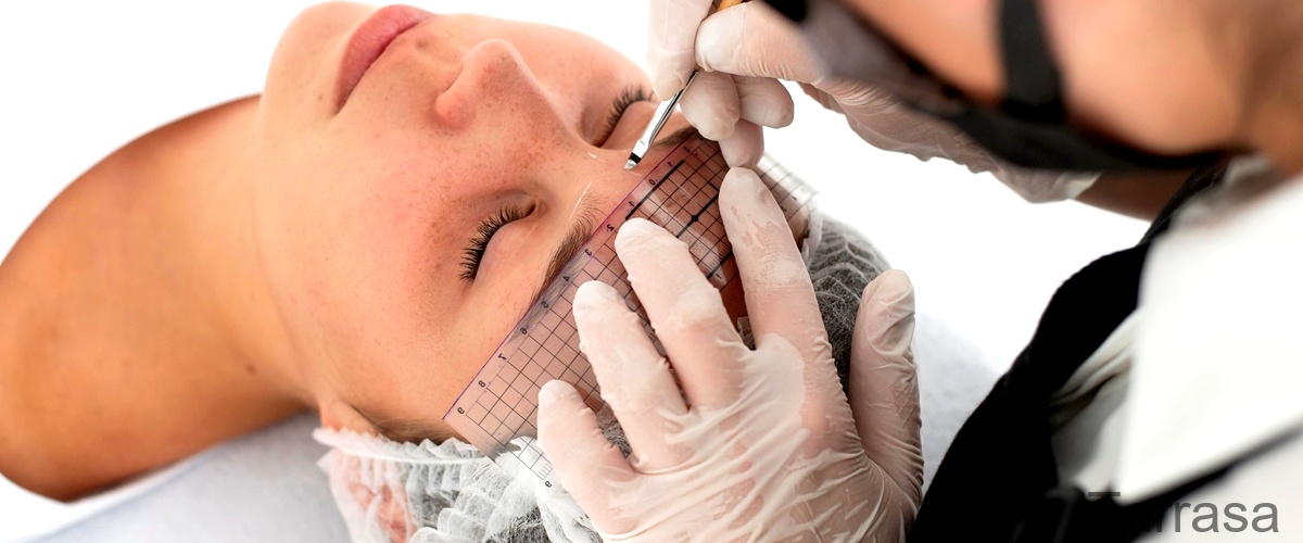 ¿Cuánto tiempo duran las cejas después de un tratamiento de microblading en Tarrasa?