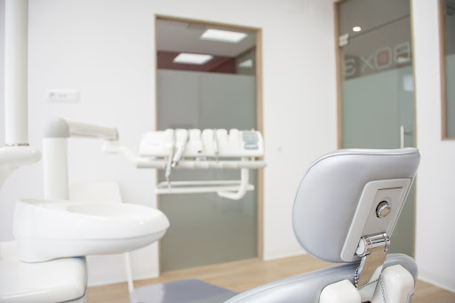 Ikonic Clínica Dental   Dentista Terrassa   Implante Dental   Urgencias dentista